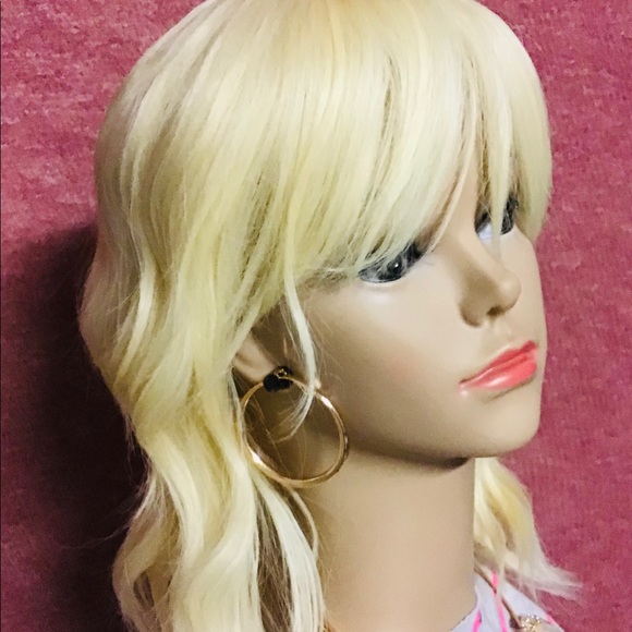 Beautiful Synthetic Wavy Bob With Bangs At The Front - Picture 2 of 8